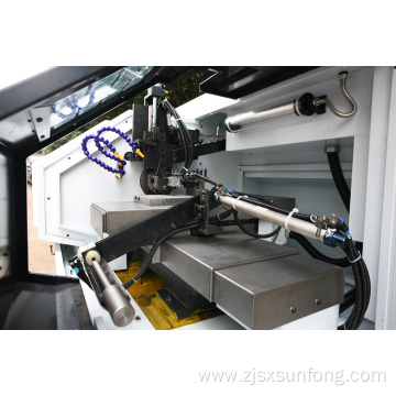 Automatic Loading and Unloading CNC Lathe Machine